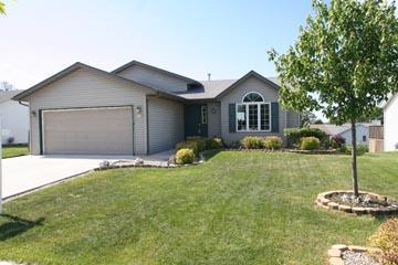 405 Broadmoore Dr., Hartford, WI 53027