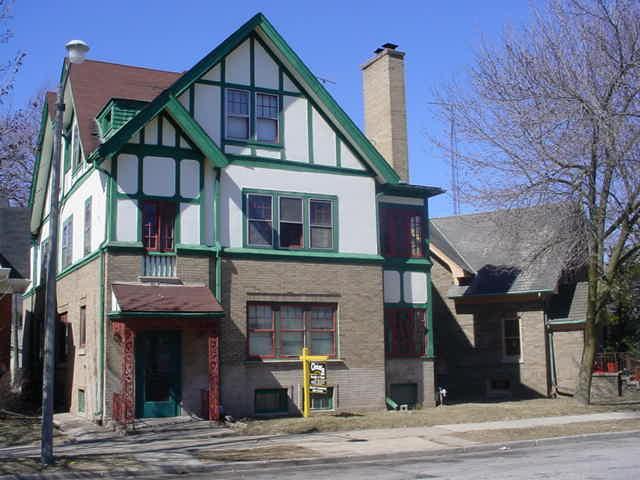 1302 Qunicy, Racine, WI 53405