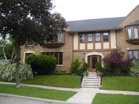 2500 E Wood Pl, Shorewood, WI 53211