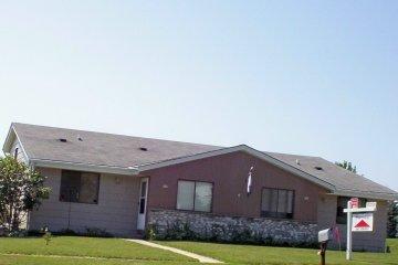 179 W Paradise Dr, West Bend, WI 53095