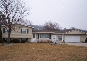 1611 Sand Lake, Holmen, WI 54636