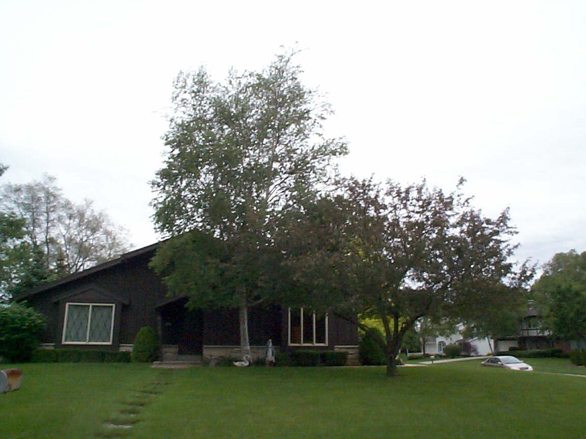 4080 S Adell Ave, New Berlin, WI 53151