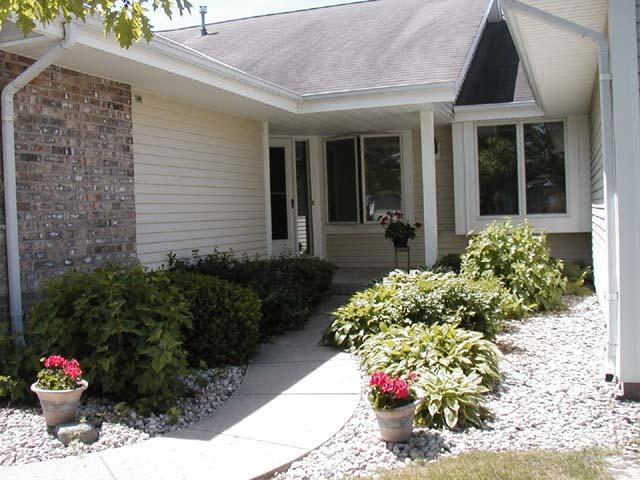 102 E Sutton Pl. #C, Waukesha, WI 53188