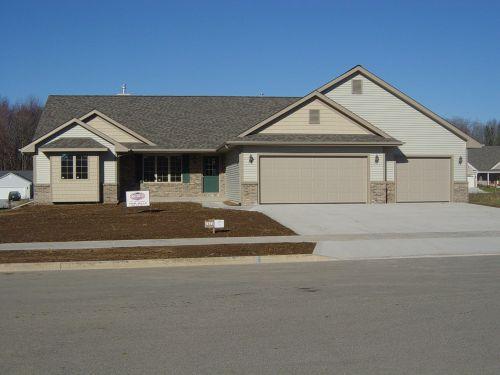 1422 Lee Ave., West Bend, WI 53090