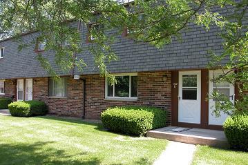 1102 Fleetfoot Dr. #E, Waukesha, WI 53186