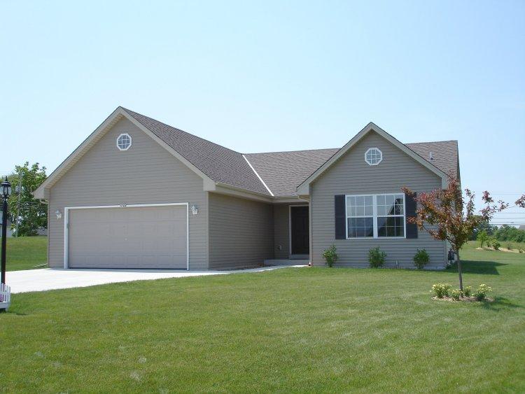 4169 W Whispering Ridge Pass, Franklin, WI 53132