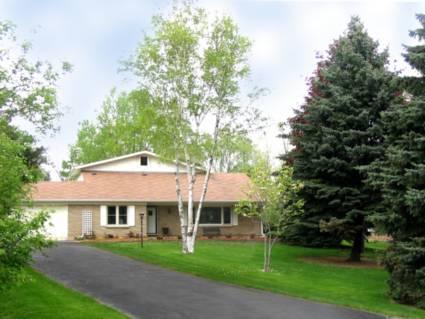 16760 Ridgeview Dr, Brookfield, WI 53005