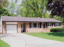 825 Parkmoor Dr., Brookfield, WI 53005
