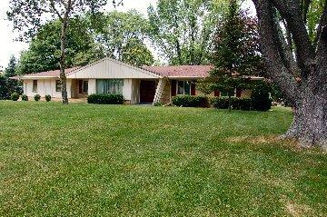 2055 Arrowhead Ct., Elm Grove, WI 53122