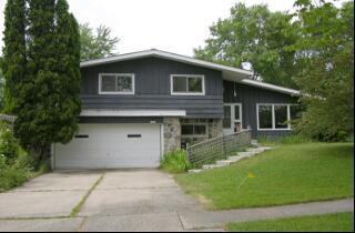 5620 Oakwood St., Greendale, WI 53129
