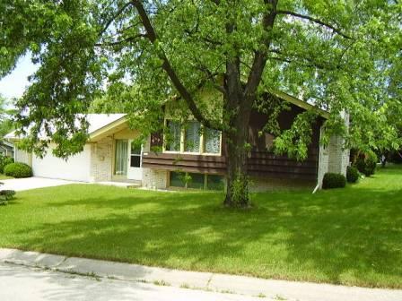 5324 Olympia Ln., Greendale, WI 53129