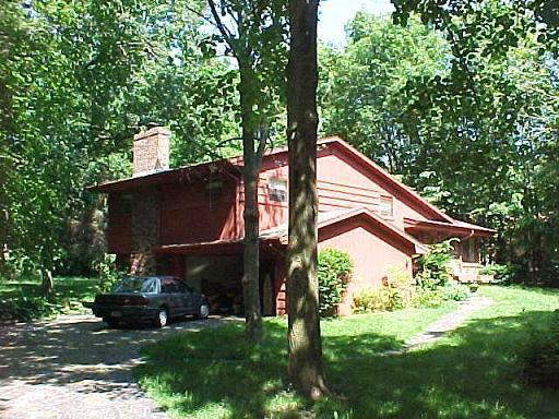 8525 S 44th St, Franklin, WI 53132