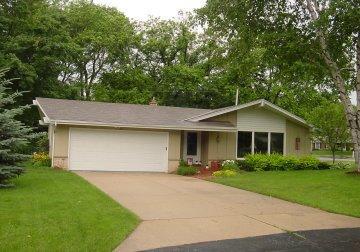 2015 S Old Oak Ln., New Berlin, WI 53151