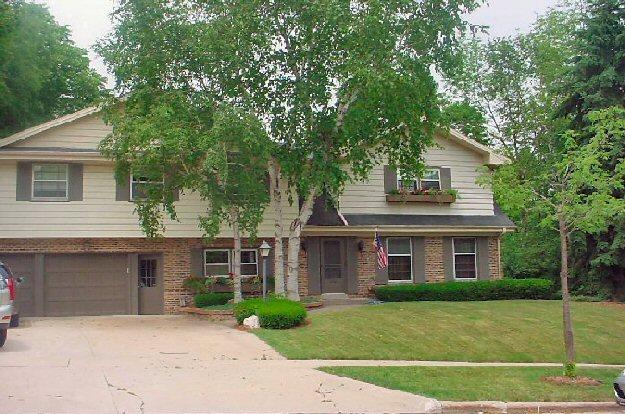 806 Crestview Dr., West Bend, WI 53095