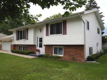 617 Wilson, Oconomowoc, WI 53066