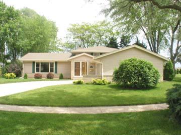 6118 Twin Oak Dr, Greendale, WI 53129