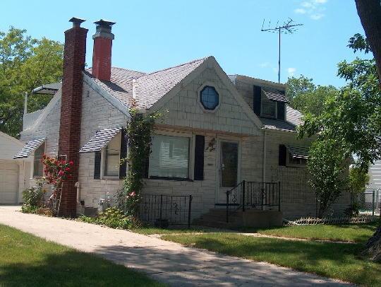 230 E Gauer Cir., Milwaukee, WI 53207