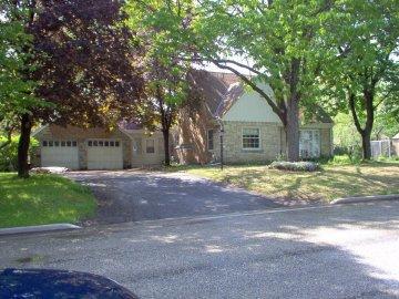 4545 N 106th St, Wauwatosa, WI 53225