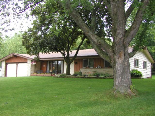 21975 Lochinvar Ln., New Berlin, WI 53146