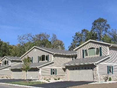 1035 Shadowood Cir. #2, West Bend, WI 53095