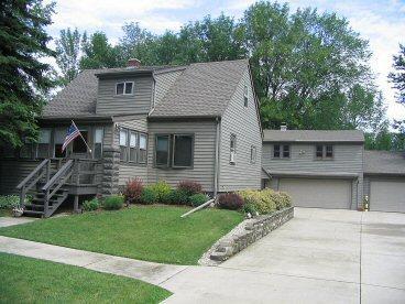 5116 W Elmdale Rd, Mequon, WI 53092