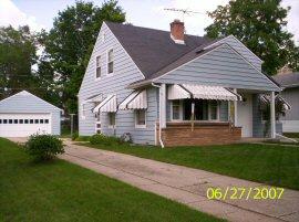 208 E Park Ave, Hartland, WI 53029