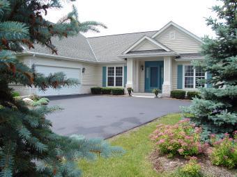 W233N3033 Oakmont Ct. #B, Pewaukee, WI 53072