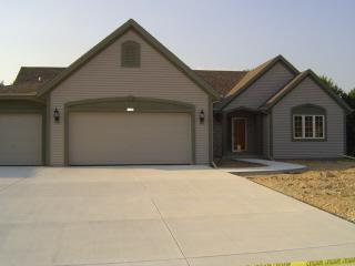 3320 W Yorkshire Cir., Franklin, WI 53132
