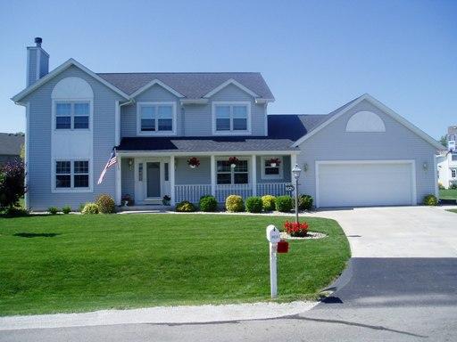8624 Keri Ct., Caledonia, WI 53126