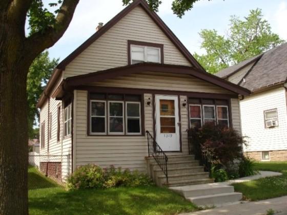 1319 E Pryor Ave., Milwaukee, WI 53207