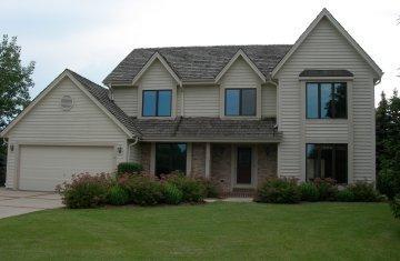 609 Oak Knoll Dr., Mukwonago, WI 53149