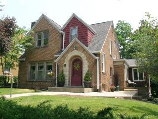 2376 N 115th St., Wauwatosa, WI 53226