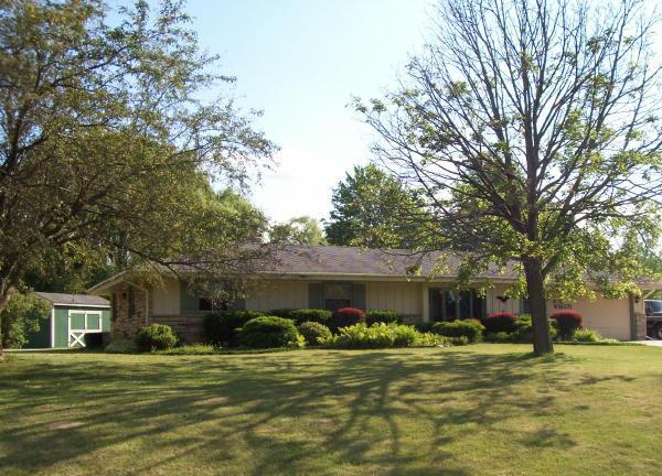 N78W16371 Carl Ross Dr, Menomonee Falls, WI 53051