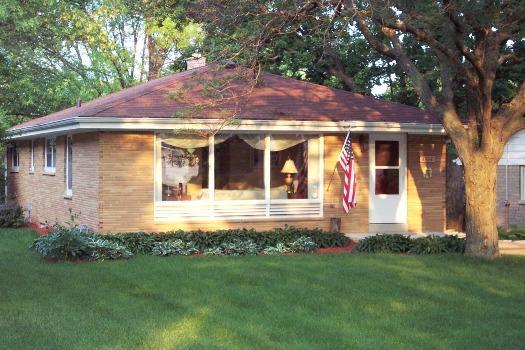 3304 N 107th St., Wauwatosa, WI 53222