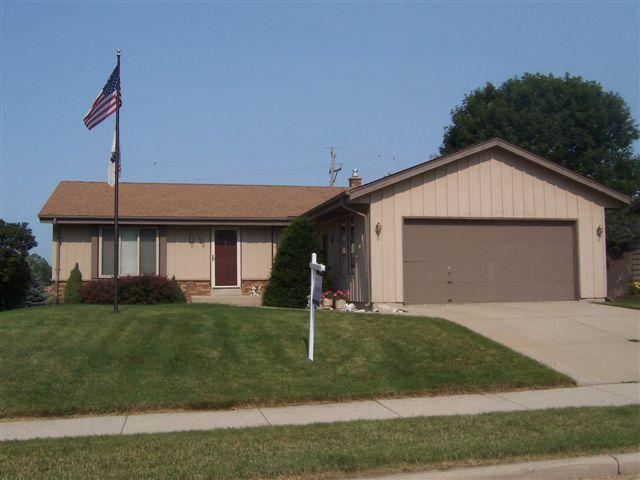 1002 Cherrywood Dr., Waukesha, WI 53188