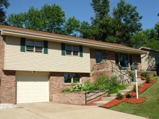 667 Brandt Ct., Pewaukee, WI 53072