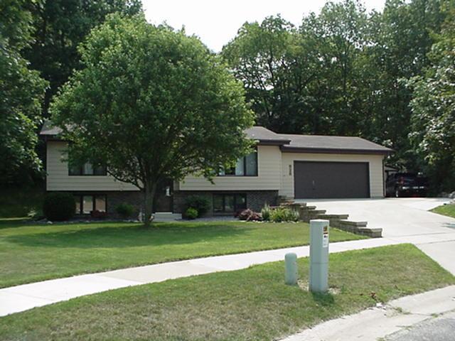 828 Ridge View Dr., Hartford, WI 53027