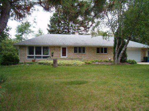 1203 S Cherokee Dr., Brookfield, WI 53186