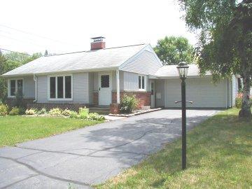 409 E Spooner Rd, Fox Point, WI 53217