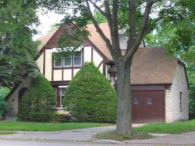 1310 N 63rd Ct, Wauwatosa, WI 53213