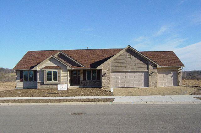 1134 Huron Way, Hartford, WI 53027