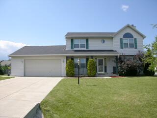 8323 S Wynona Ct., Oak Creek, WI 53154