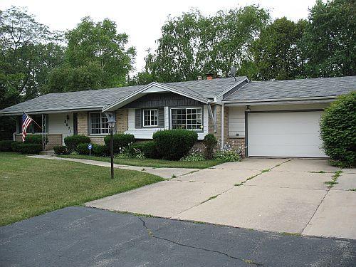 6971 N Crestwood Dr., Glendale, WI 53209
