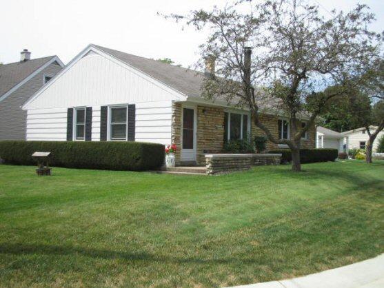 1935 W Brantwood Ave, Glendale, WI 53209