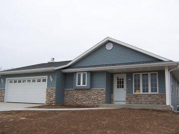 152 Franklin Pl, West Bend, WI 53095