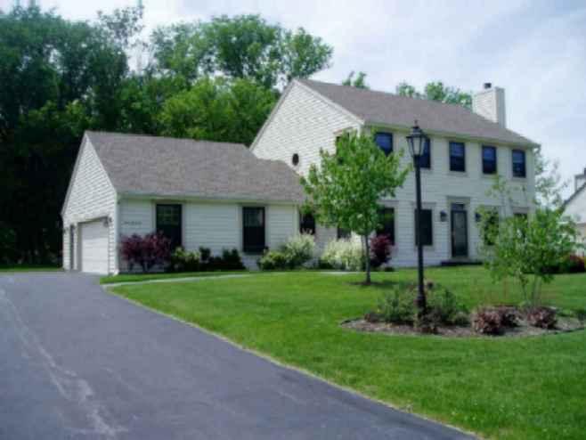 N49W16133 Graysland Dr, Menomonee Falls, WI 53051