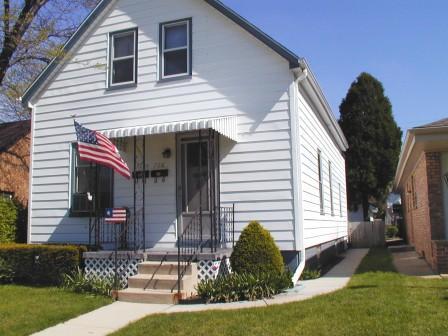 728 Sycamore Ave., South Milwaukee, WI 53172