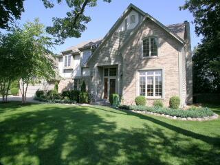 7610 S Mission Woods Ct., Franklin, WI 53132