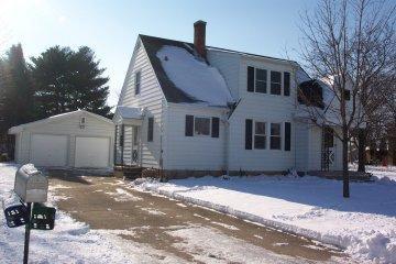 607 E Roland St, Oconomowoc, WI 53066