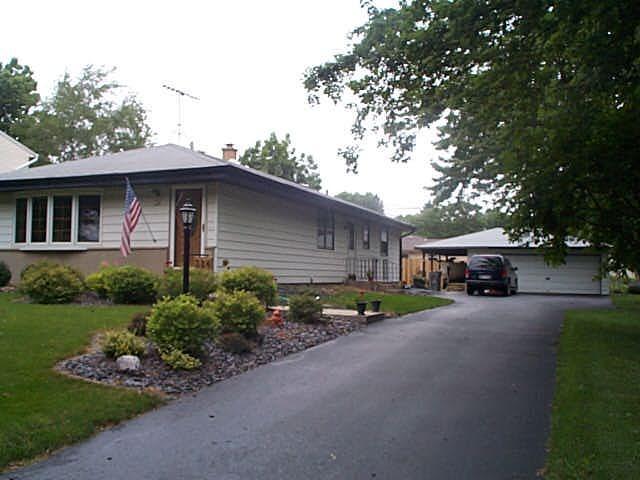 324 E Susan Dr., Oak Creek, WI 53154